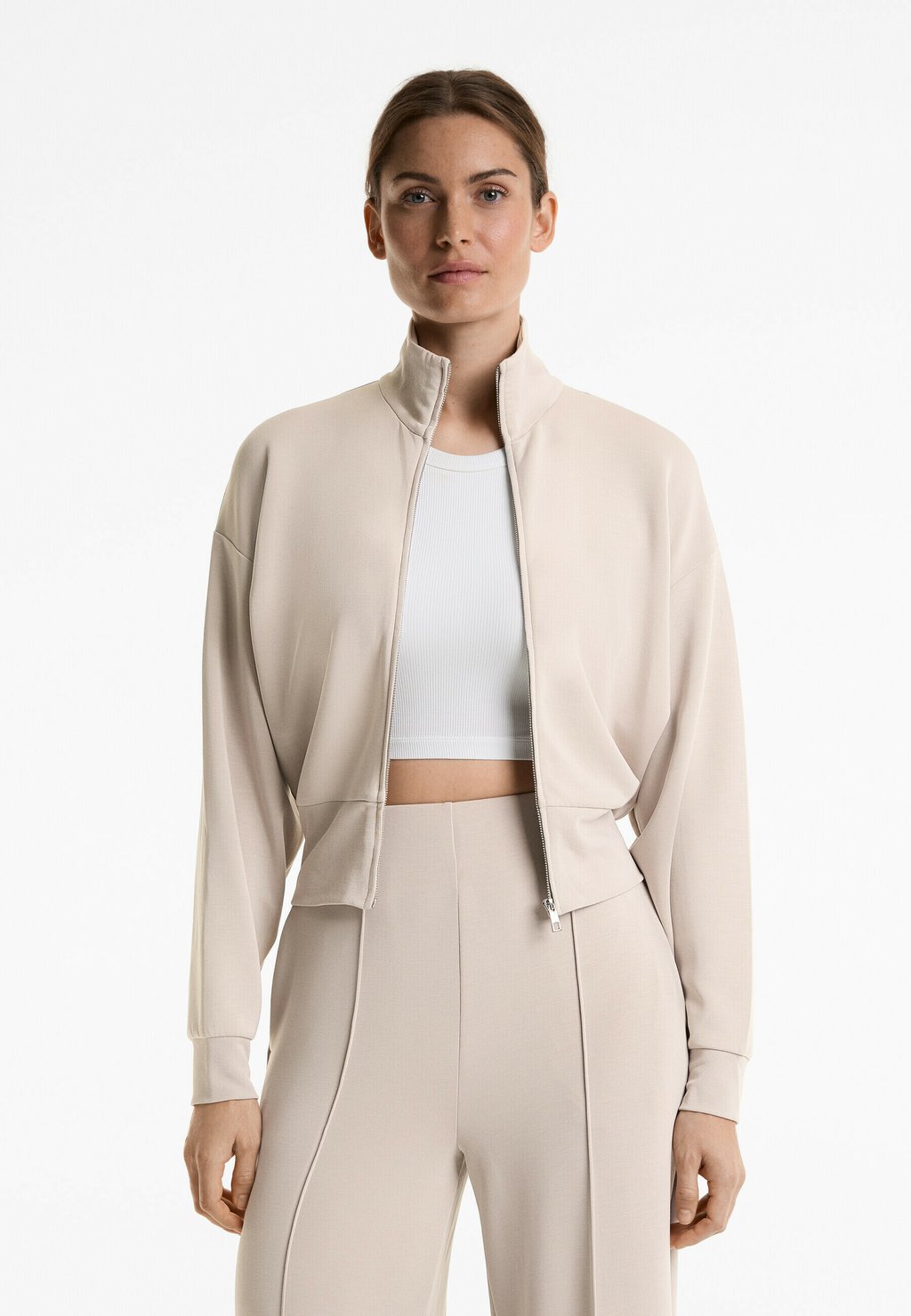 Куртка-бомбер SOFT TOUCH HIGH COLLAR - Zip-up sweatshirt OYSHO, цвет Mottled Beige
Куртка-бомбер SOFT TOUCH HIGH COLLAR - Zip-up sweatshirt OYSHO, цвет Mottled Beige