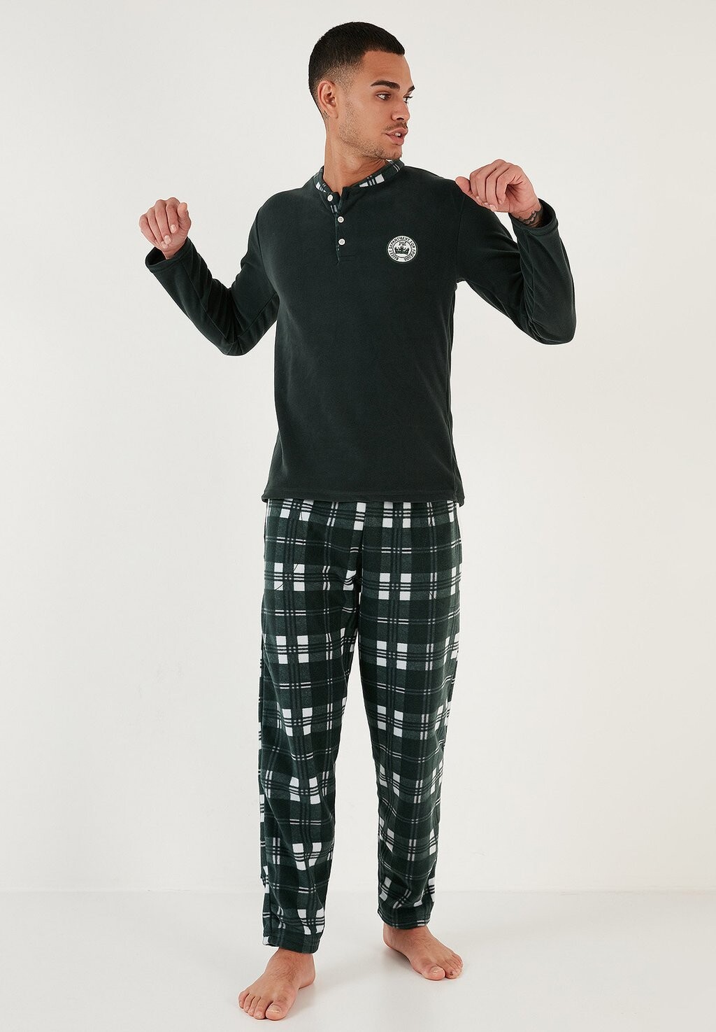 Пижамный комплект REGULAR FIT SET Buratti, зеленый
Пижамный комплект REGULAR FIT SET Buratti, зеленый