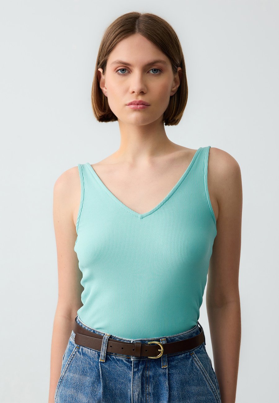 Топ Jimmy Key SLIM FIT , Turquoise
Топ Jimmy Key SLIM FIT , Turquoise