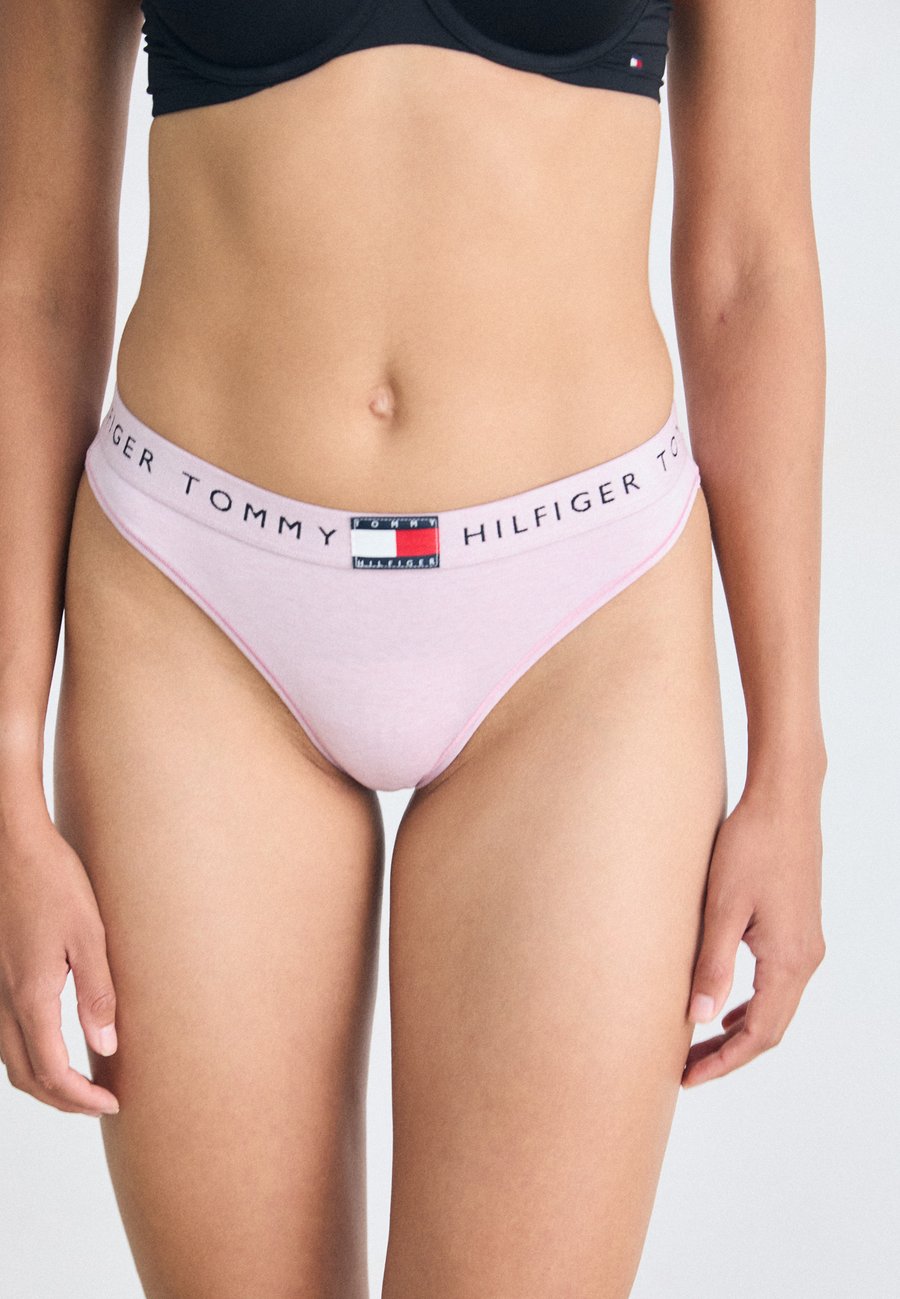 Брифы Tommy Hilfiger HERITAGE CLASSIC, Mystic Orchid Heather/Nude
Брифы Tommy Hilfiger HERITAGE CLASSIC, Mystic Orchid Heather/Nude