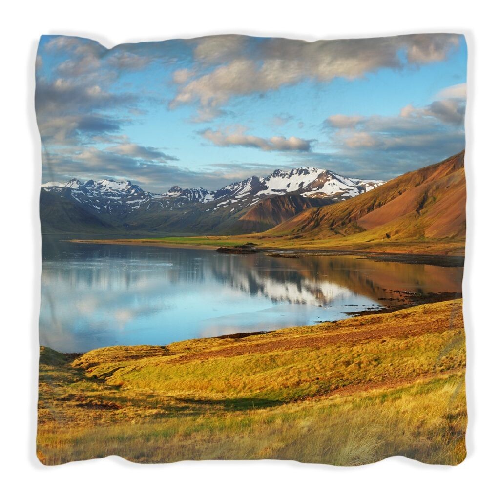 Подушка Wallario Premium, мягкая поверхность, с мотивом горной панорамы и отражением в озере, размер: 60 x 60 см, с белой спинкой
Подушка Wallario Premium, мягкая поверхность, с мотивом горной панорамы и отражением в озере, размер: 60 x 60 см, с белой спинкой