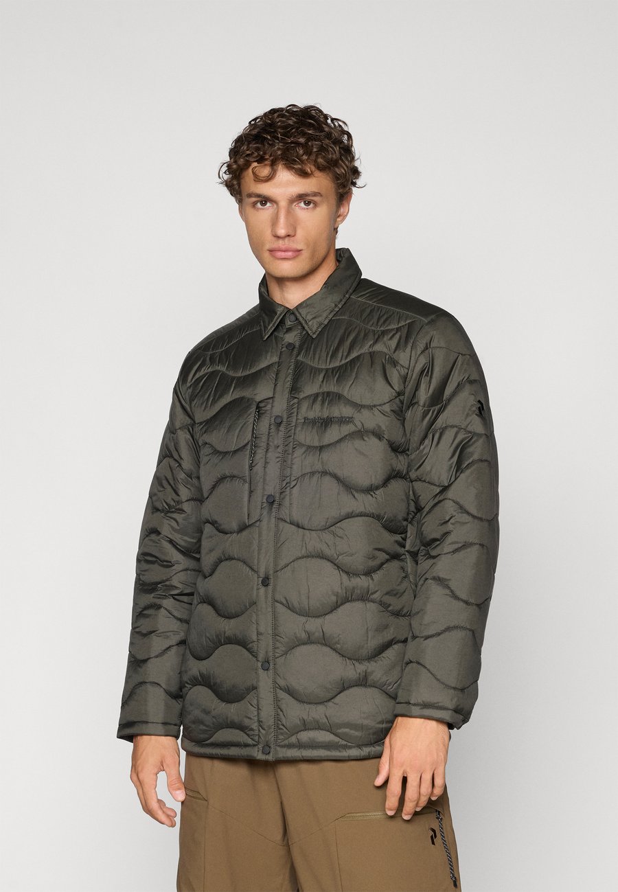 Куртка Peak Performance HELIUM SYNTHETIC OVERSHIRT, Olive Extreme/Olive
Куртка Peak Performance HELIUM SYNTHETIC OVERSHIRT, Olive Extreme/Olive