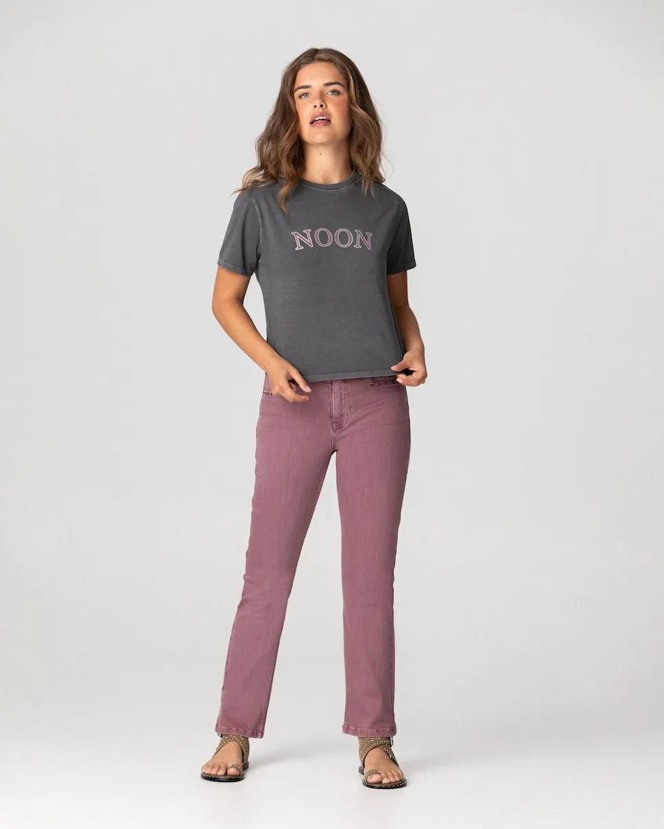 Женские джинсы-клеш с высокой талией и заклепками Noon, розовый
Женские джинсы-клеш с высокой талией и заклепками Noon, розовый