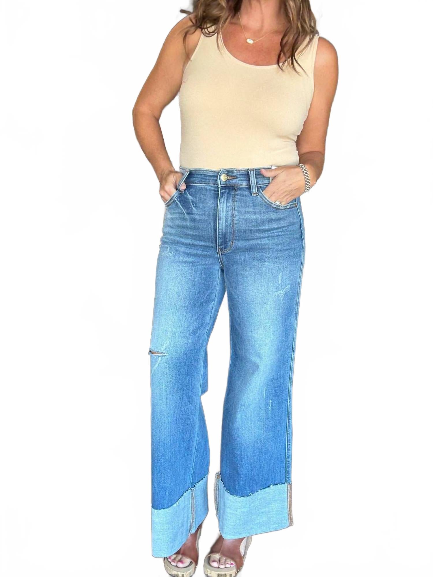 Ретро джинсы с широкими штанинами в синем цвете Judy Blue
Ретро джинсы с широкими штанинами в синем цвете Judy Blue