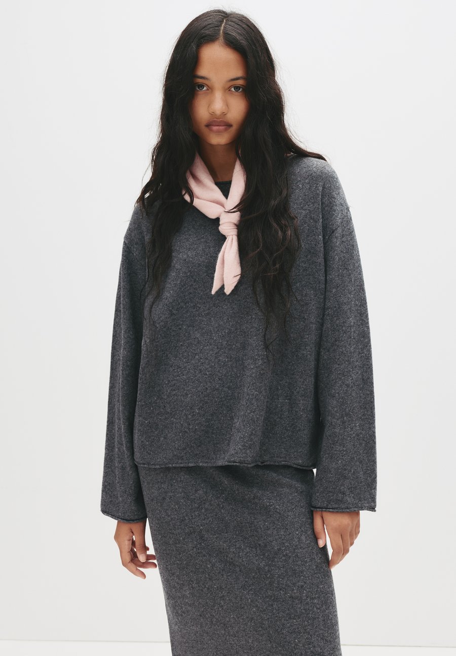 Джемпер PULL&BEAR SOFT TOUCH LONG SLEEVE, Dark Grey
Джемпер PULL&BEAR SOFT TOUCH LONG SLEEVE, Dark Grey