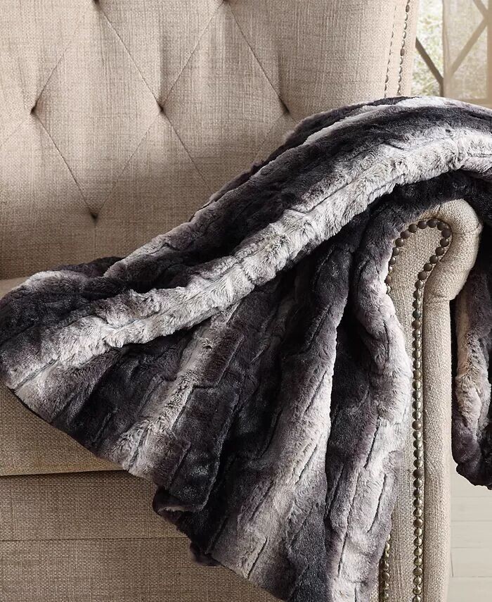 Christian Siriano NY 60 x 70 дюймов, роскошное черное плед с наполнителем из искусственного меха в стиле омбре, в подарочной упаковке Christian Siriano New York, черный
Christian Siriano NY 60 x 70 дюймов, роскошное черное плед с наполнителем из искусственного меха в стиле омбре, в подарочной упаковке Christian Siriano New York, черный
