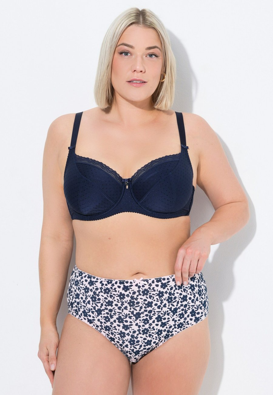 Брифы Ulla Popken 5 PACK FLORAL, Midnight Blue/Multi-Coloured
Брифы Ulla Popken 5 PACK FLORAL, Midnight Blue/Multi-Coloured