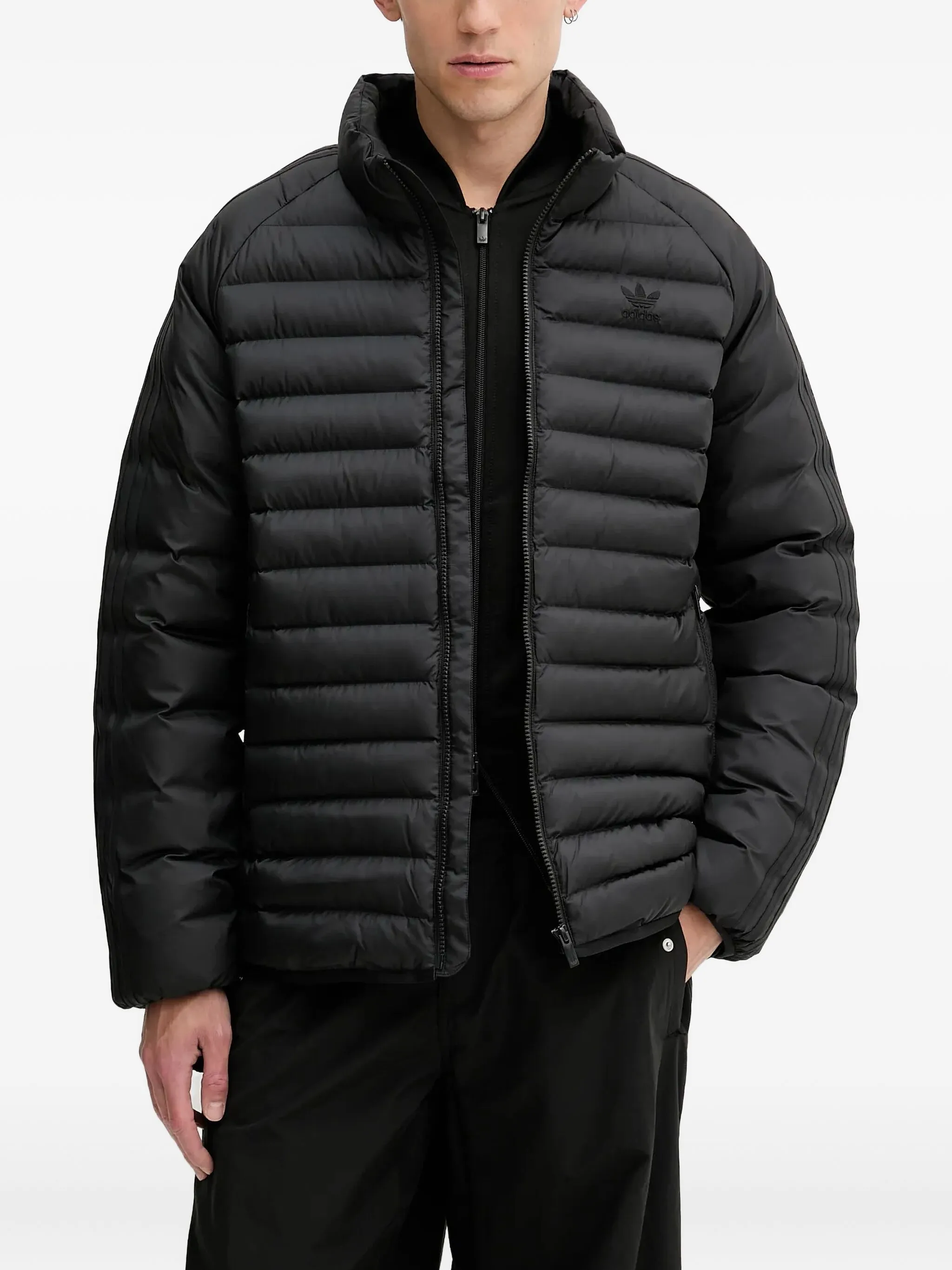 Стеганая куртка на молнии Adidas, черный
Стеганая куртка на молнии Adidas, черный