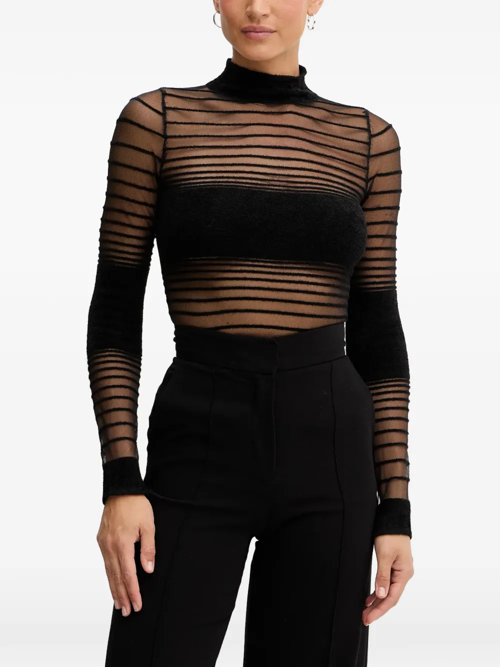 Полосатая футболка с воротником-стойкой Katrine Retrofete, черный
Полосатая футболка с воротником-стойкой Katrine Retrofete, черный