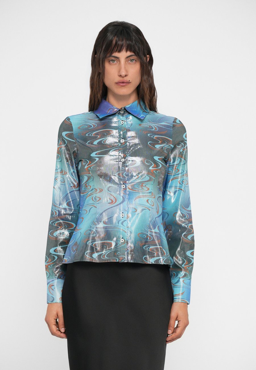 Блуза Ahluwalia AUGUSTA FITTED SHIRT, Blue
Блуза Ahluwalia AUGUSTA FITTED SHIRT, Blue