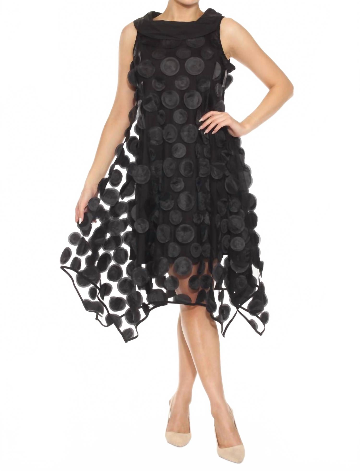 Черное платье-трапеция с 3D точечным сетчатым узором Joseph Ribkoff
Черное платье-трапеция с 3D точечным сетчатым узором Joseph Ribkoff