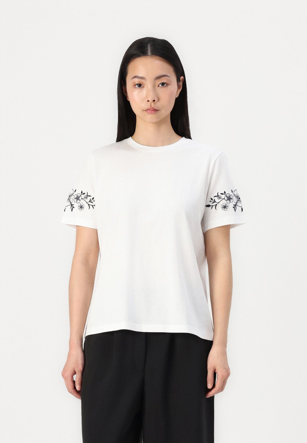 Футболка с принтом VISYBIL FLOWER O NECK VILA, белый
Футболка с принтом VISYBIL FLOWER O NECK VILA, белый