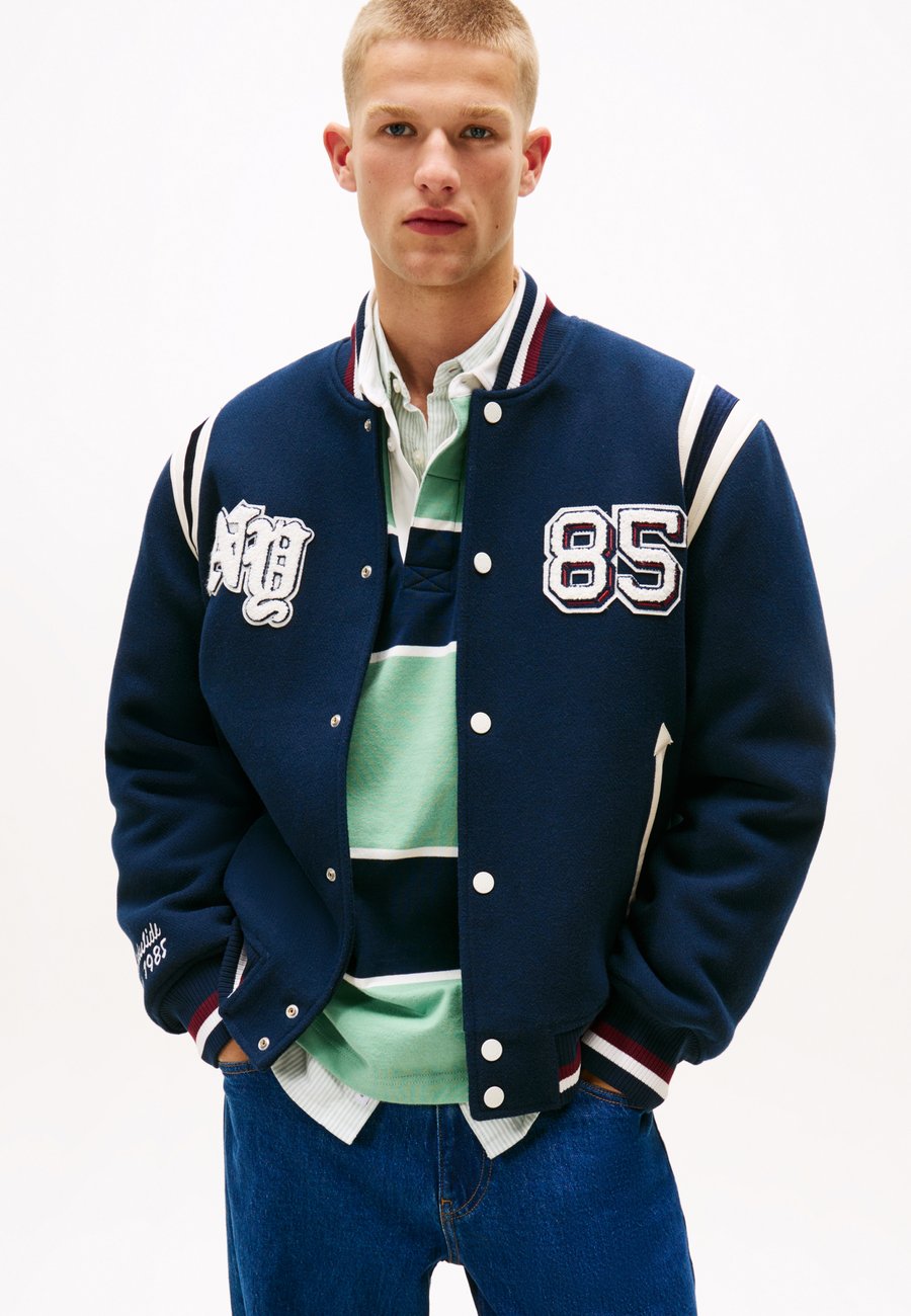 Куртка Tommy Jeans BEST VARSITY , Dark Night Navy/Dark Blue
Куртка Tommy Jeans BEST VARSITY , Dark Night Navy/Dark Blue