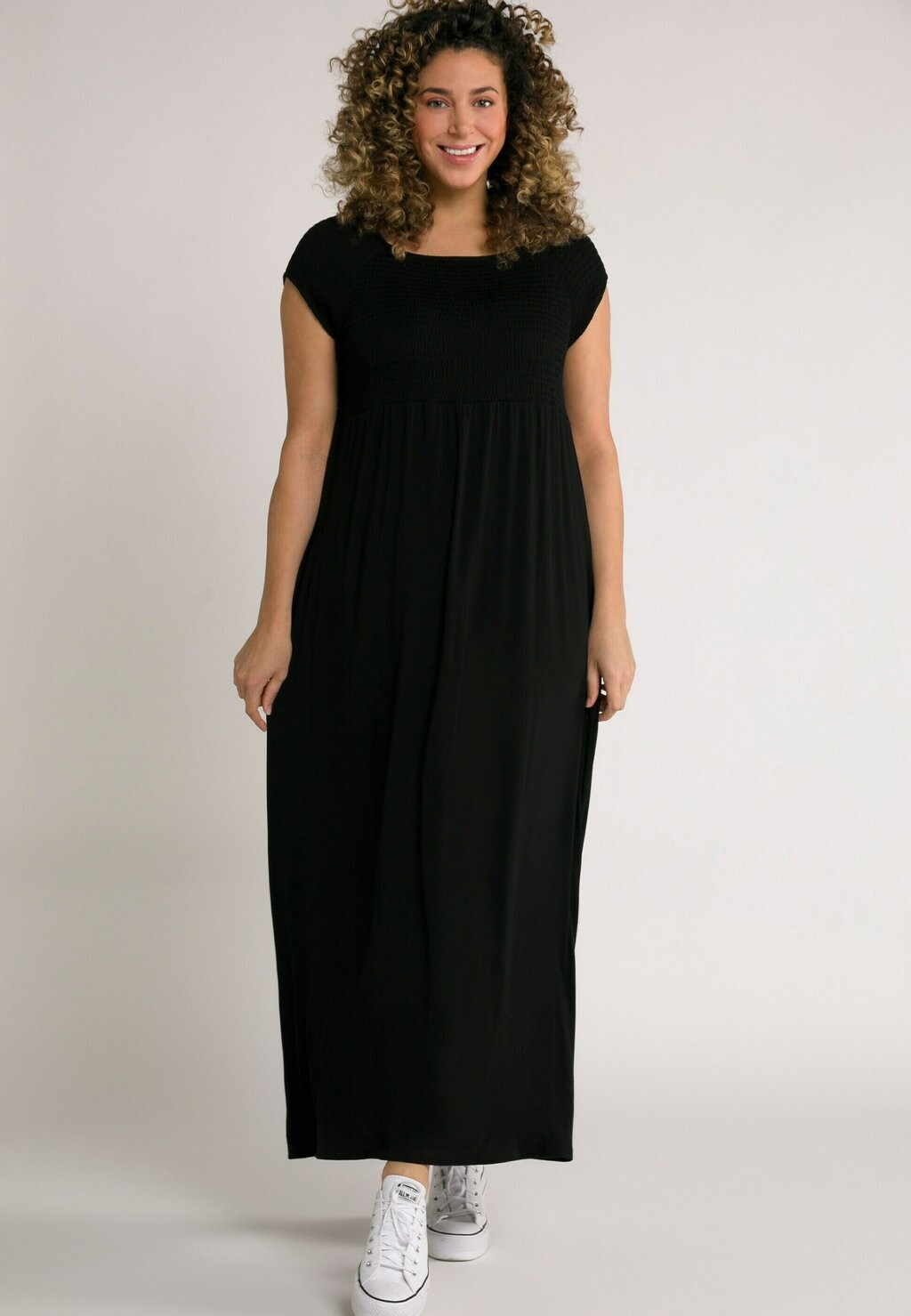 Длинное платье Ulla Popken, черный
Длинное платье Ulla Popken, черный