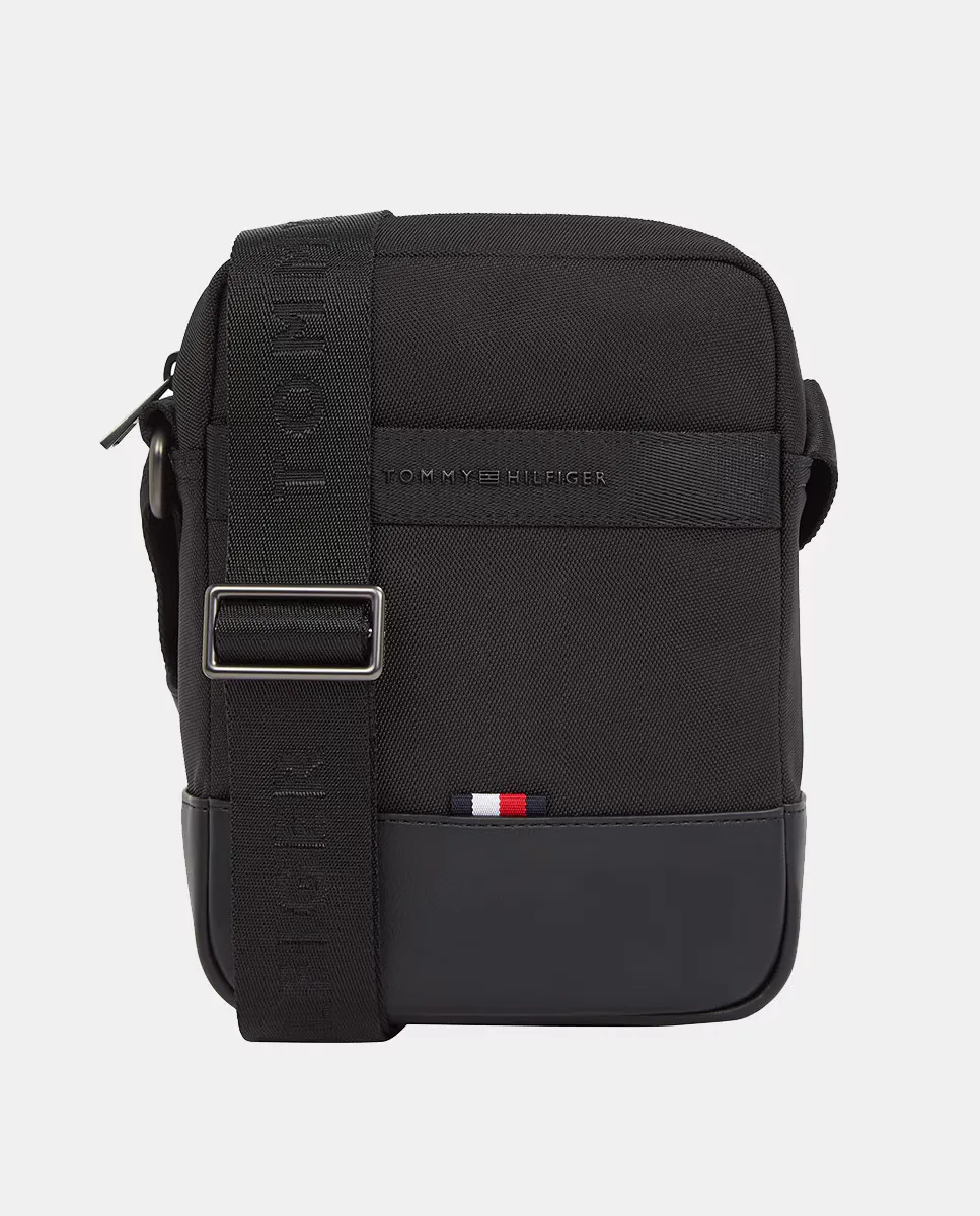 Мужская сумка-бандо из переработанного полиэстера с фирменной передней панелью Tommy Hilfiger, черный
Мужская сумка-бандо из переработанного полиэстера с фирменной передней панелью Tommy Hilfiger, черный