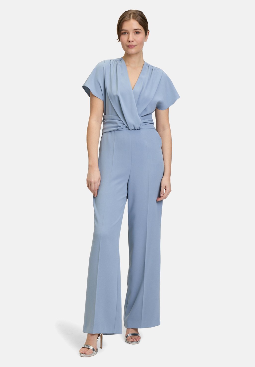 Комбинезон MIT RAFFUNG Vera Mont, синий
Комбинезон MIT RAFFUNG Vera Mont, синий