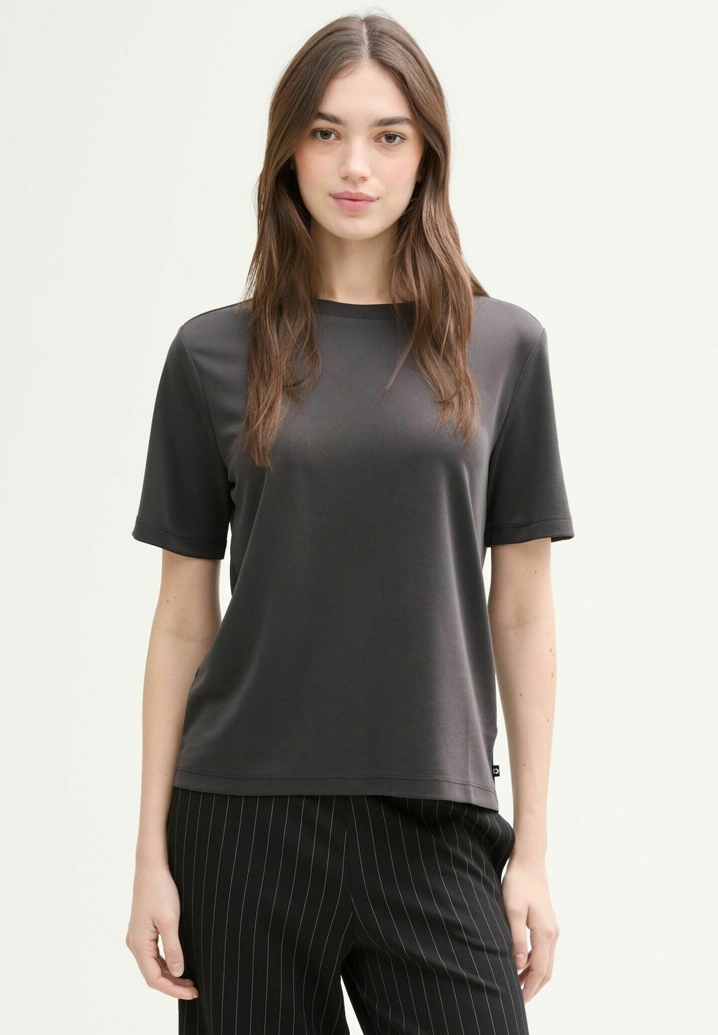 Базовая футболка MODERN FLUENT TOM TAILOR DENIM, серый
Базовая футболка MODERN FLUENT TOM TAILOR DENIM, серый