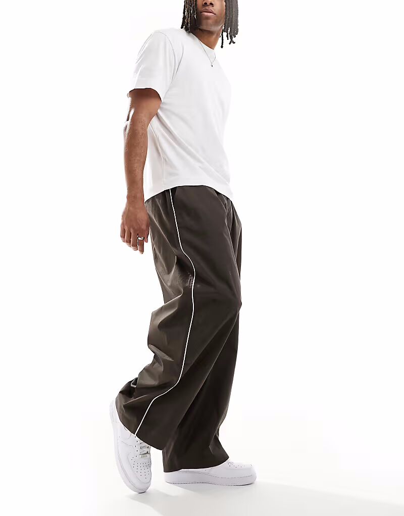 Брюки свободного кроя ASOS DESIGN с боковыми вставками коричневого цвета
Брюки свободного кроя ASOS DESIGN с боковыми вставками коричневого цвета