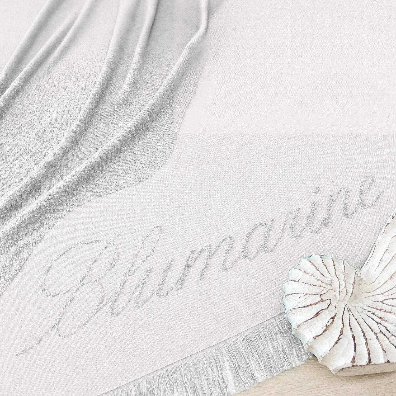 Пляжное полотенце Wave с кардной пряжей и жаккардом - Карибский бассейн Blumarine, цвет Bianco
Пляжное полотенце Wave с кардной пряжей и жаккардом - Карибский бассейн Blumarine, цвет Bianco