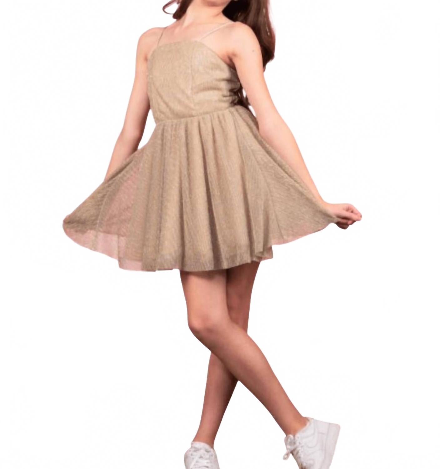 Золотое коктейльное платье Tara с открытой спинкой для девочки MISS BEHAVE GIRLS
Золотое коктейльное платье Tara с открытой спинкой для девочки MISS BEHAVE GIRLS