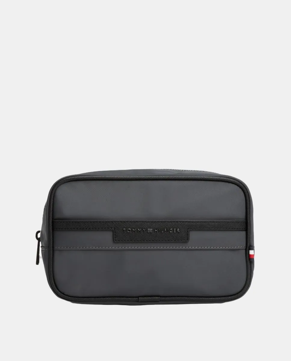 Мужская косметичка из переработанного полиэстера с логотипом на передней панели Tommy Hilfiger, серый
Мужская косметичка из переработанного полиэстера с логотипом на передней панели Tommy Hilfiger, серый