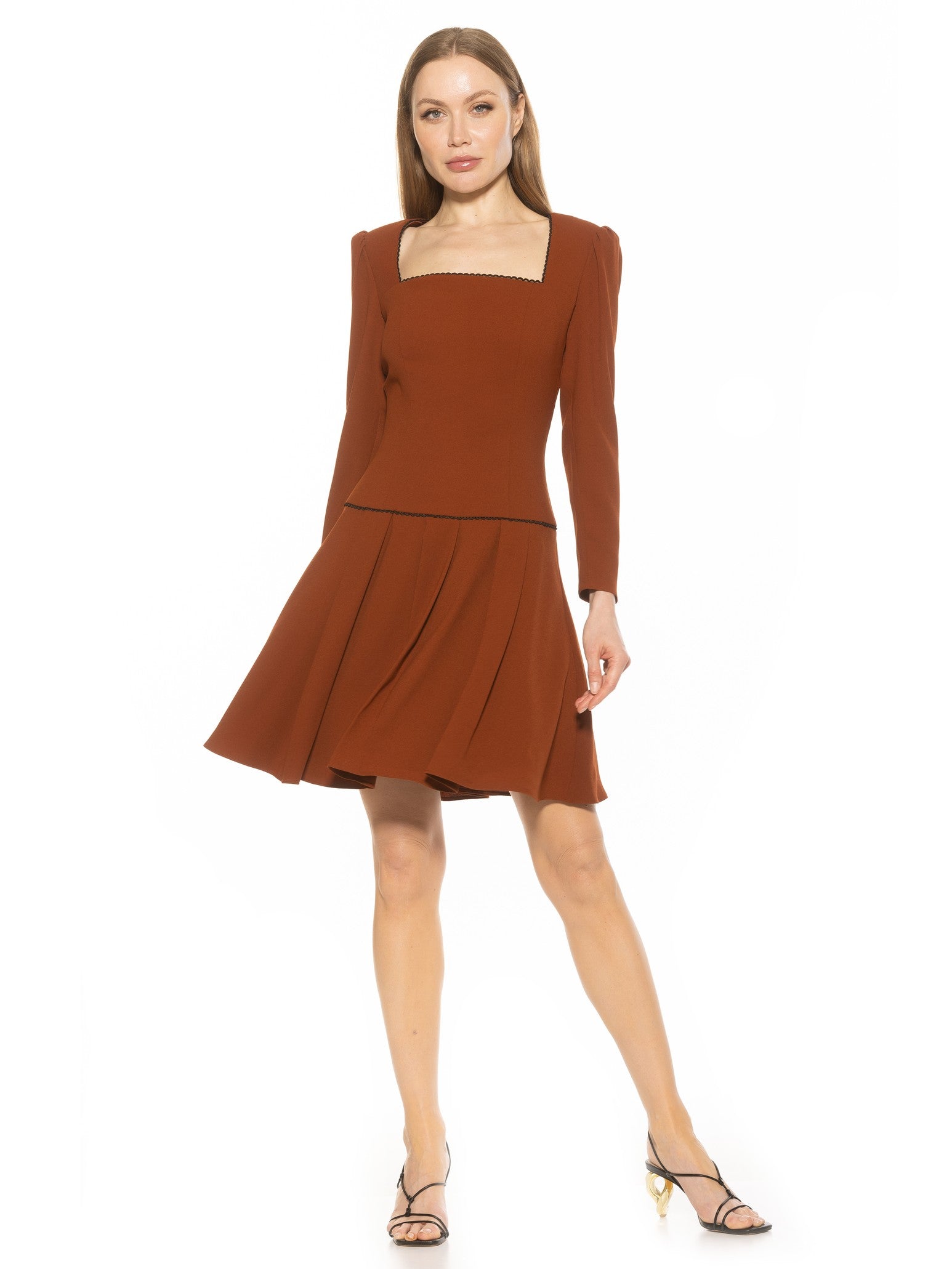 Платье цвета пепла ALEXIA ADMOR, коричневый 
Платье цвета пепла ALEXIA ADMOR, коричневый