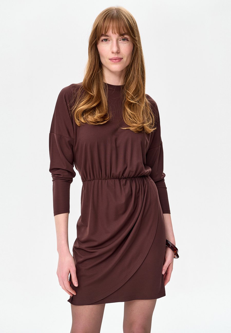 Платье blue shadow Shift dress, Brown
Платье blue shadow Shift dress, Brown