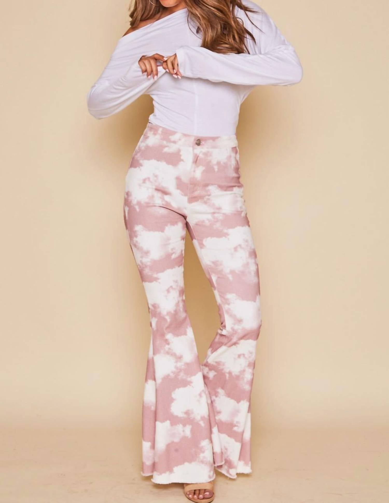 Брюки-клеш Claudia Cloud цвета лиловый и слоновая кость Peach Love
Брюки-клеш Claudia Cloud цвета лиловый и слоновая кость Peach Love