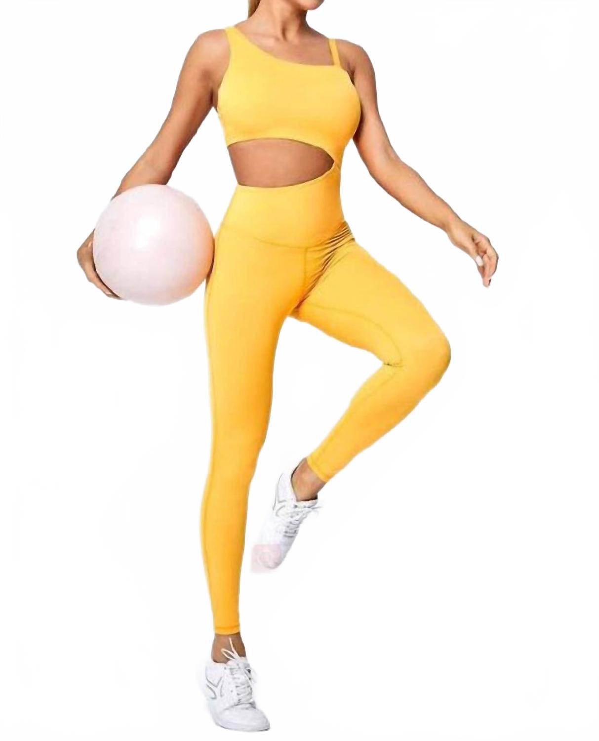 Rockstar Peach Костюм "Страна чудес" в желтом цвете
Rockstar Peach Костюм "Страна чудес" в желтом цвете