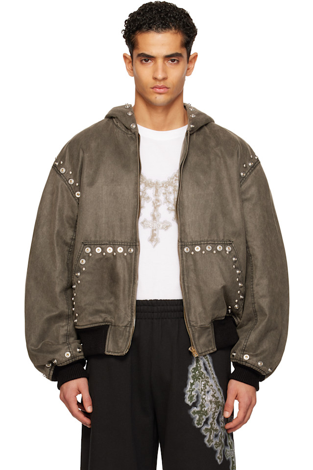 We11Done Серая куртка-бомбер с капюшоном и заклепками
We11Done Серая куртка-бомбер с капюшоном и заклепками