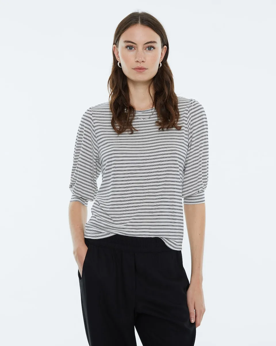 Женская футболка с круглым вырезом и полосатым принтом Andam, черный
Женская футболка с круглым вырезом и полосатым принтом Andam, черный