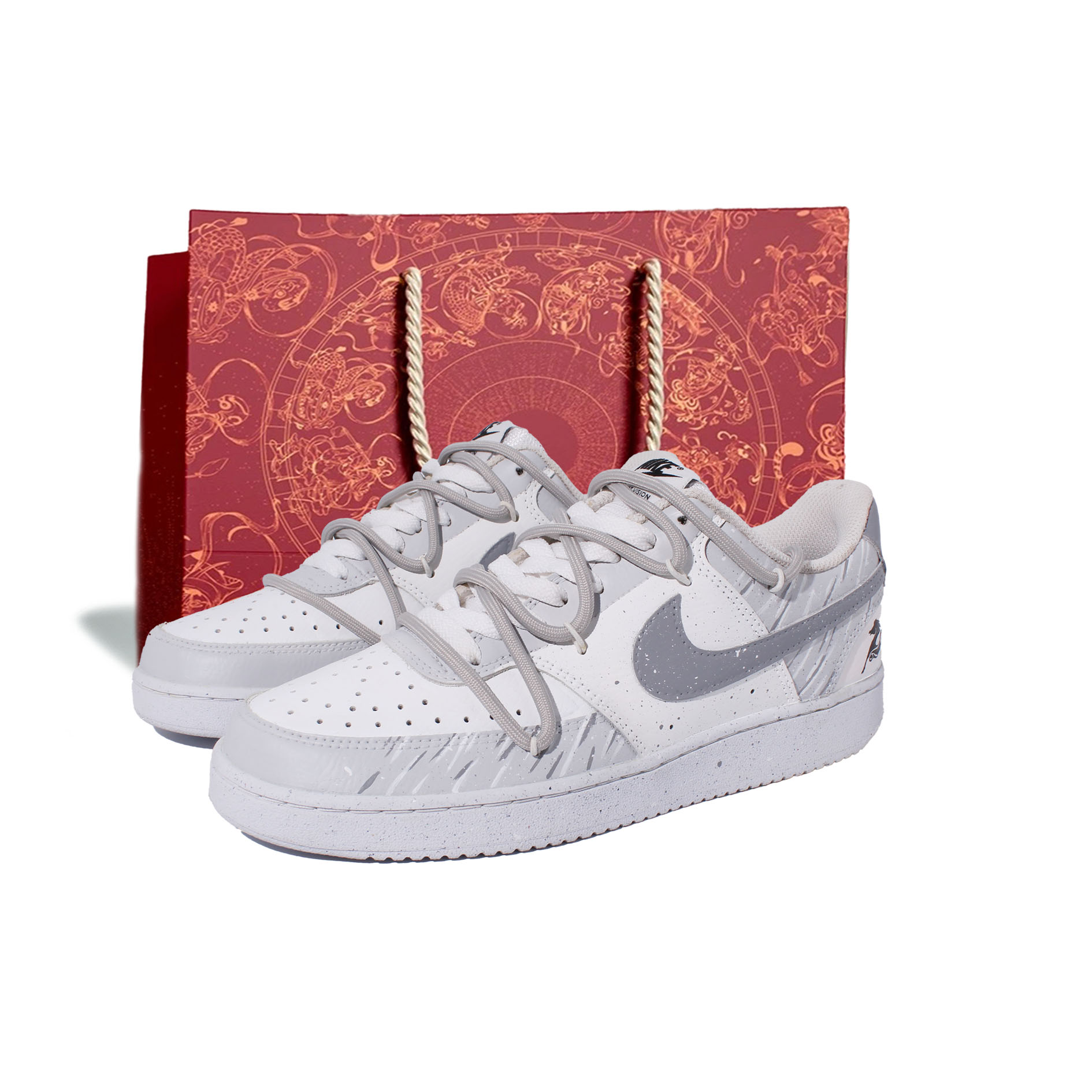 Nike Кроссовки для скейтбординга low top Court Vision 1 Silver Frost Swift Shadow, устойчивые к истиранию, unisex, бело-серые
Nike Кроссовки для скейтбординга low top Court Vision 1 Silver Frost Swift Shadow, устойчивые к истиранию, unisex, бело-серые