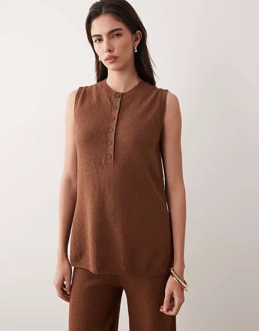 Длинный комбинезон шоколадного цвета ASOS DESIGN slub хенли
Длинный комбинезон шоколадного цвета ASOS DESIGN slub хенли