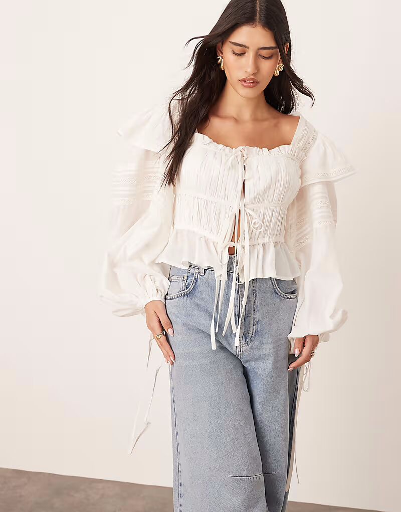 Блузка ARRANGE из хлопковой вуали с кружевной отделкой и завязкой спереди белого цвета
Блузка ARRANGE из хлопковой вуали с кружевной отделкой и завязкой спереди белого цвета