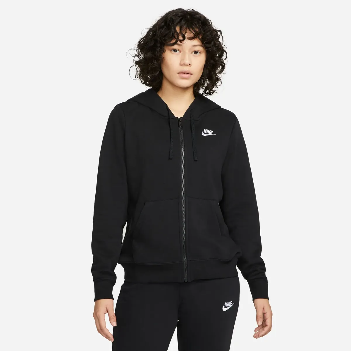 Толстовка с капюшоном Nike Sportswear "Club Fleece Women's Hoodie с молнией во всю длину", белый
Толстовка с капюшоном Nike Sportswear "Club Fleece Women's Hoodie с молнией во всю длину", белый