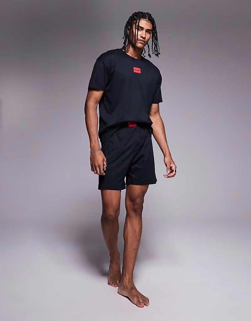 Комплект из футболки и шорт с логотипом HUGO RED lounge box черного цвета
Комплект из футболки и шорт с логотипом HUGO RED lounge box черного цвета