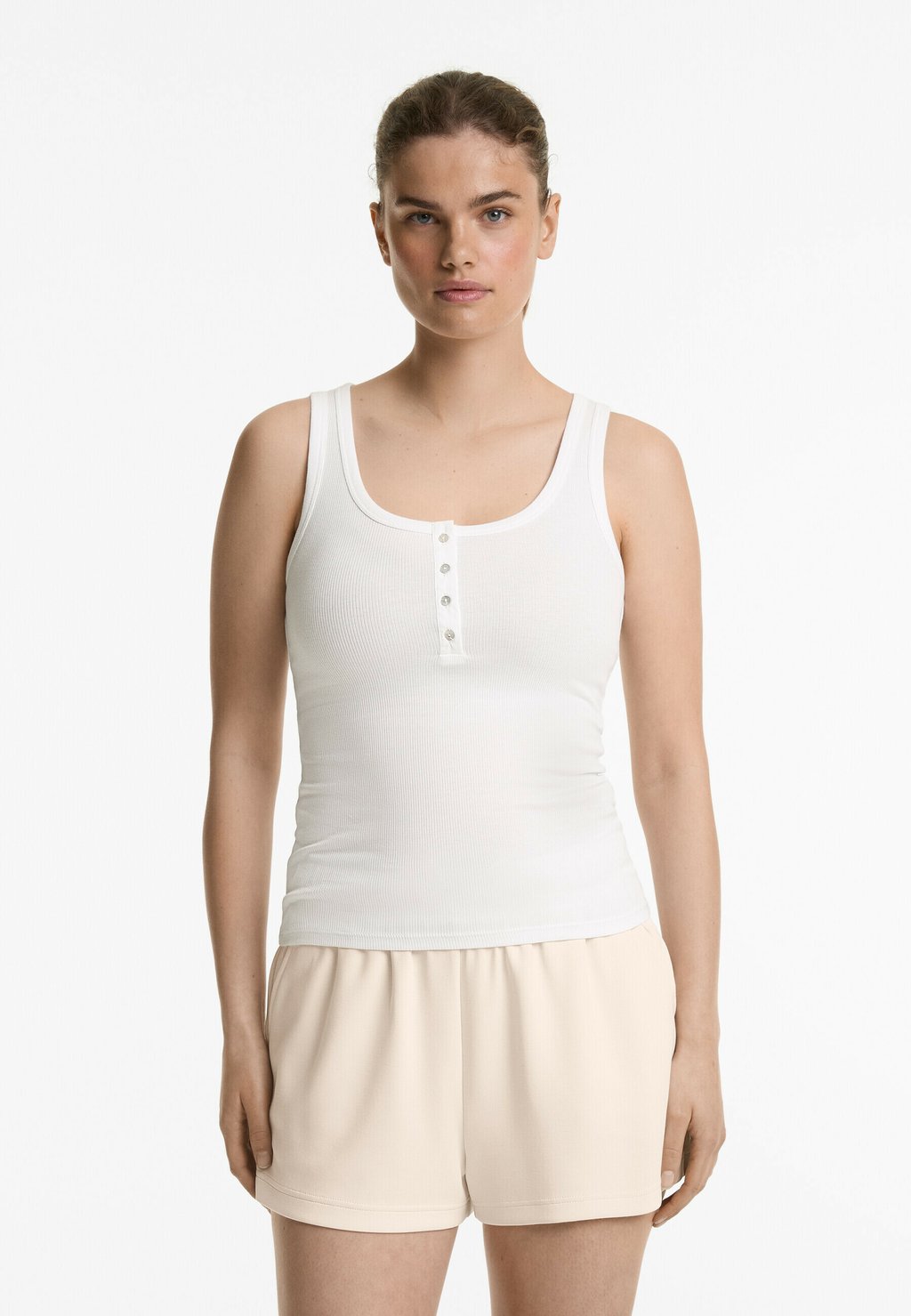 Топ SOFT TOUCH SLEEVELESS BUTTONED OYSHO, белый
Топ SOFT TOUCH SLEEVELESS BUTTONED OYSHO, белый