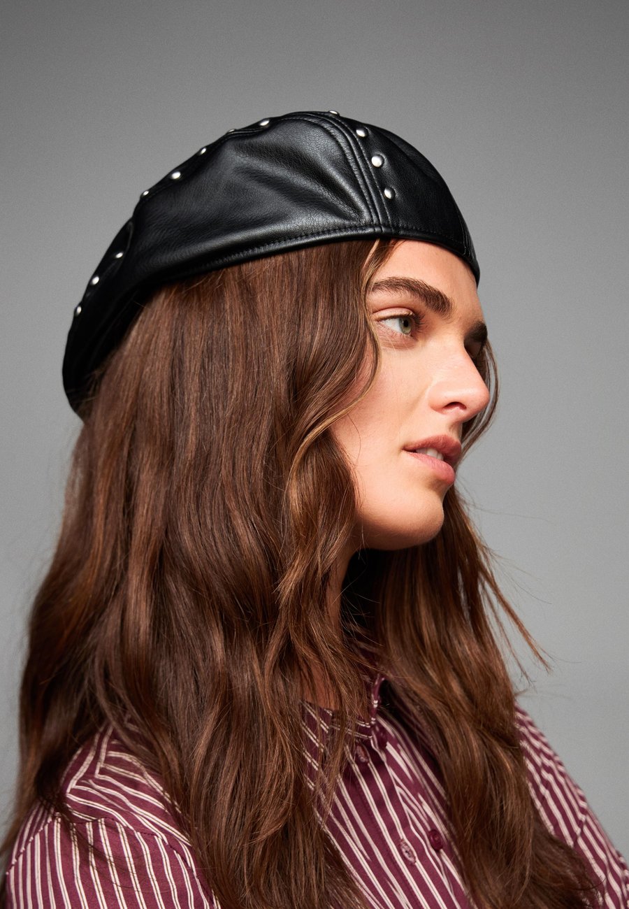 Шапка Bershka Beanie, Black
Шапка Bershka Beanie, Black