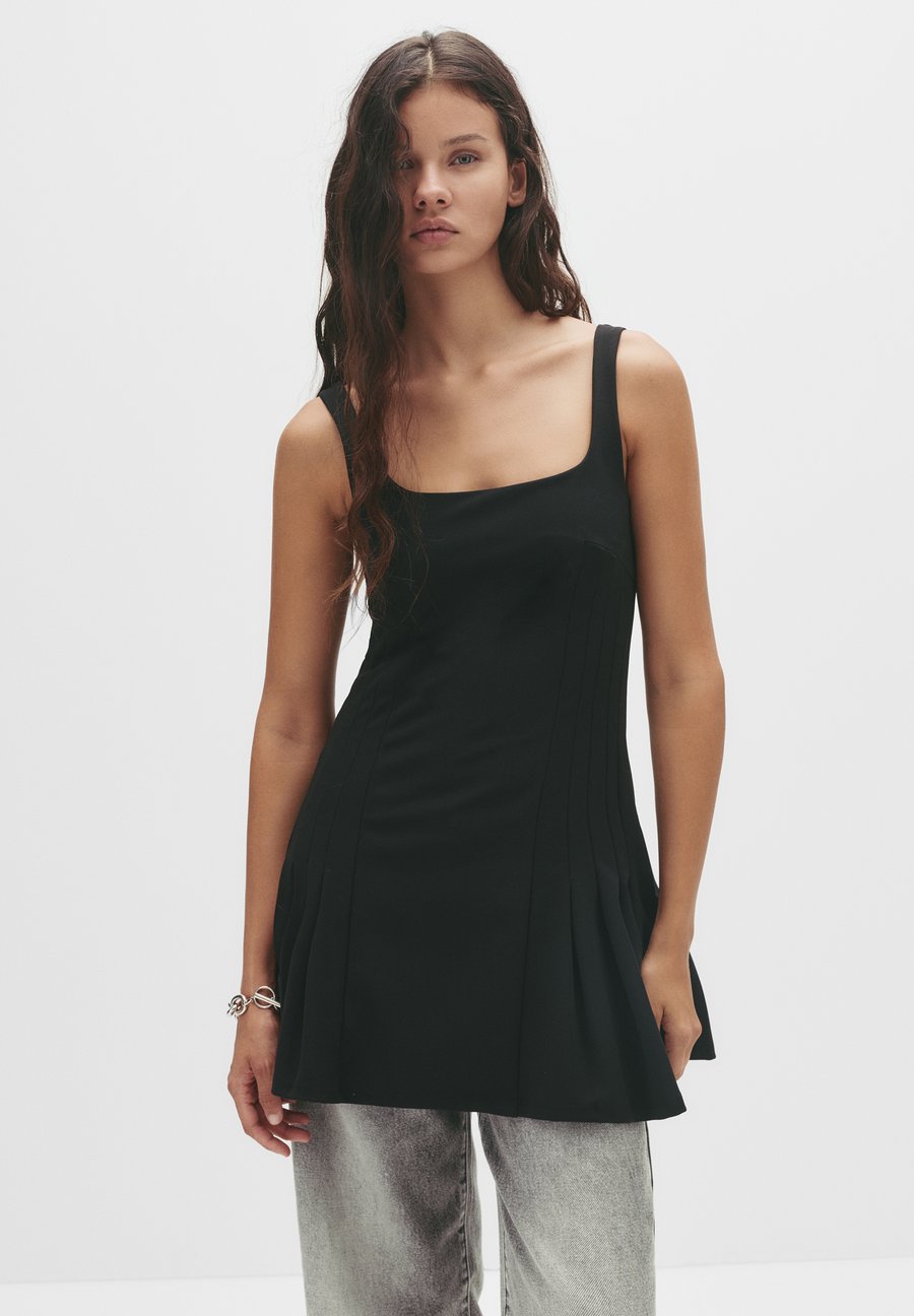 Платье PULL&BEAR SHORT PLEATED, Black
Платье PULL&BEAR SHORT PLEATED, Black