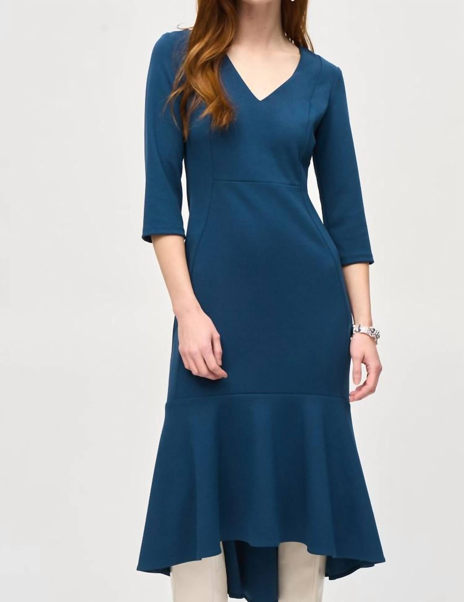 Платье миди Hi-Lo с V-образным вырезом в цвете Nightfall Joseph Ribkoff
Платье миди Hi-Lo с V-образным вырезом в цвете Nightfall Joseph Ribkoff