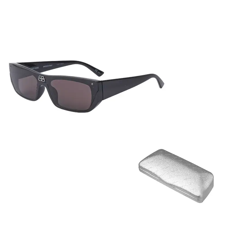 Солнцезащитные очки Balenciaga в прямоугольной оправе, черный
Солнцезащитные очки Balenciaga в прямоугольной оправе, черный