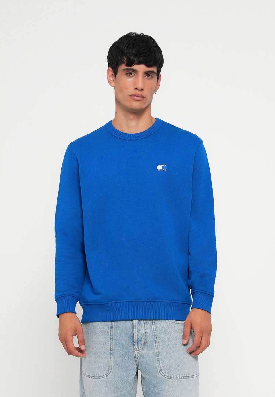 Толстовка Tommy Jeans BADGE CREW EXT, Vibrant Indigo/Blue
Толстовка Tommy Jeans BADGE CREW EXT, Vibrant Indigo/Blue