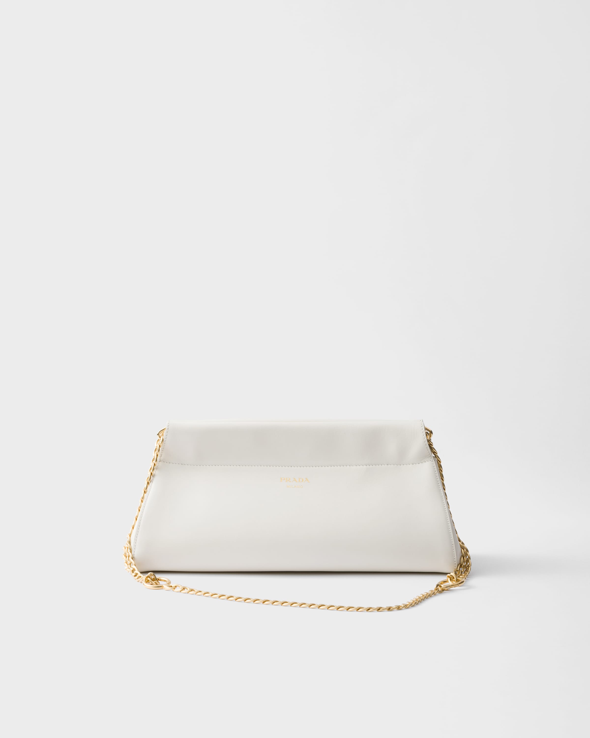 Сумка Prada Enchaîné средней величины из кожи Prada, белая
Сумка Prada Enchaîné средней величины из кожи Prada, белая