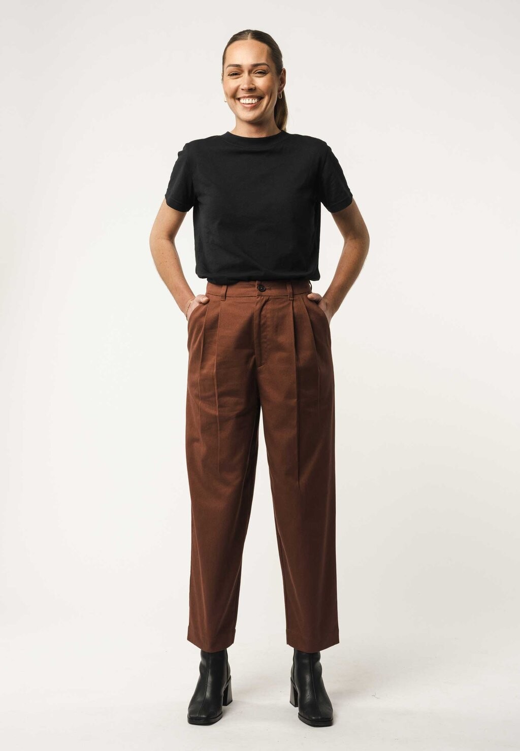 Базовая футболка KHIRA MELA, черный
Базовая футболка KHIRA MELA, черный