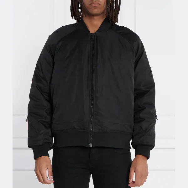 Бомбер стандартного кроя Calvin Klein, черный
Бомбер стандартного кроя Calvin Klein, черный