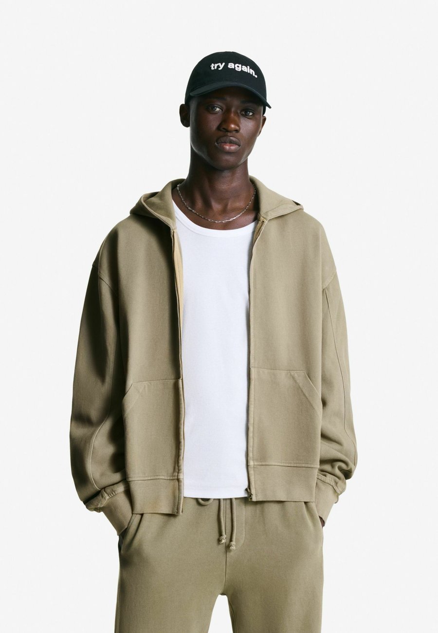 Толстовка Bershka Zip-up sweatshirt, Stone
Толстовка Bershka Zip-up sweatshirt, Stone