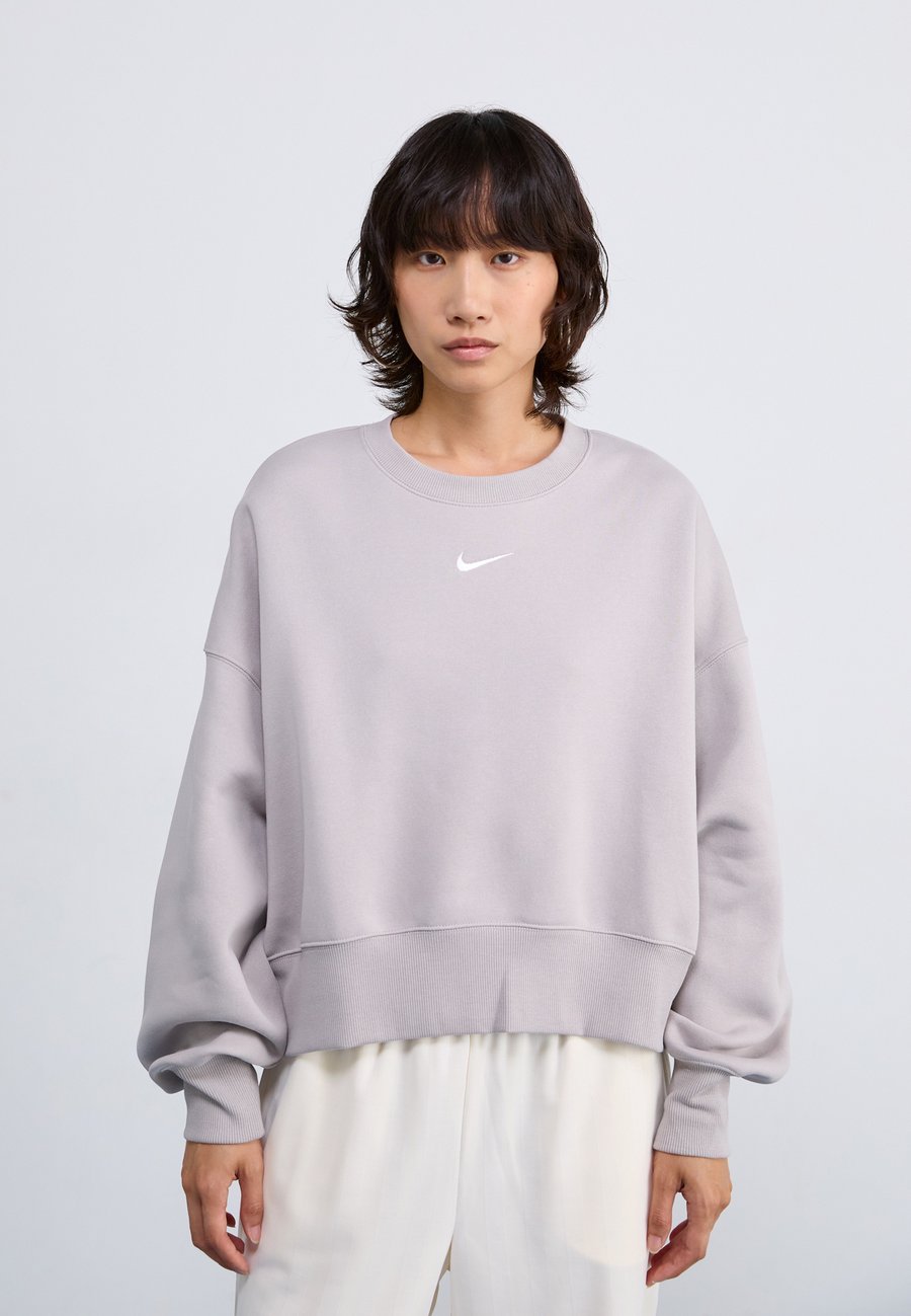Толстовка Nike Sportswear CREW, College Grey/Sail/Grey
Толстовка Nike Sportswear CREW, College Grey/Sail/Grey