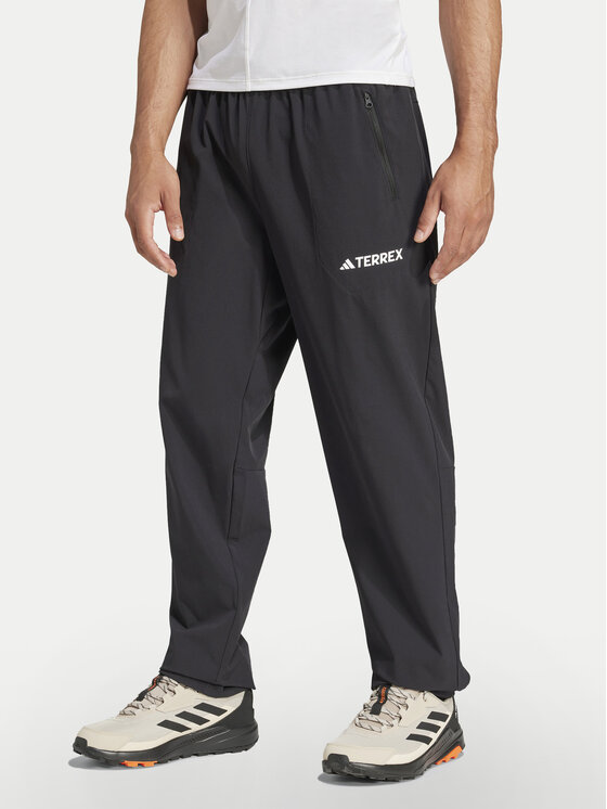 Брюки для активного отдыха стандартный крой Multi Essentials JP0811 Adidas, черный
Брюки для активного отдыха стандартный крой Multi Essentials JP0811 Adidas, черный