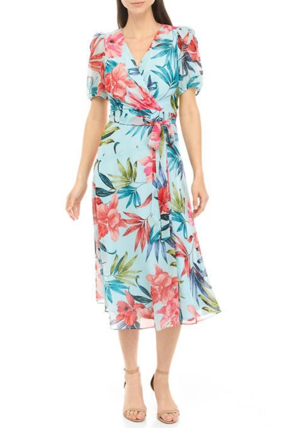 Короткое платье миди с пышными рукавами и силуэтом трапеция в цвете аква гибискус Maison Tara, Aqua Hibiscus
Короткое платье миди с пышными рукавами и силуэтом трапеция в цвете аква гибискус Maison Tara, Aqua Hibiscus