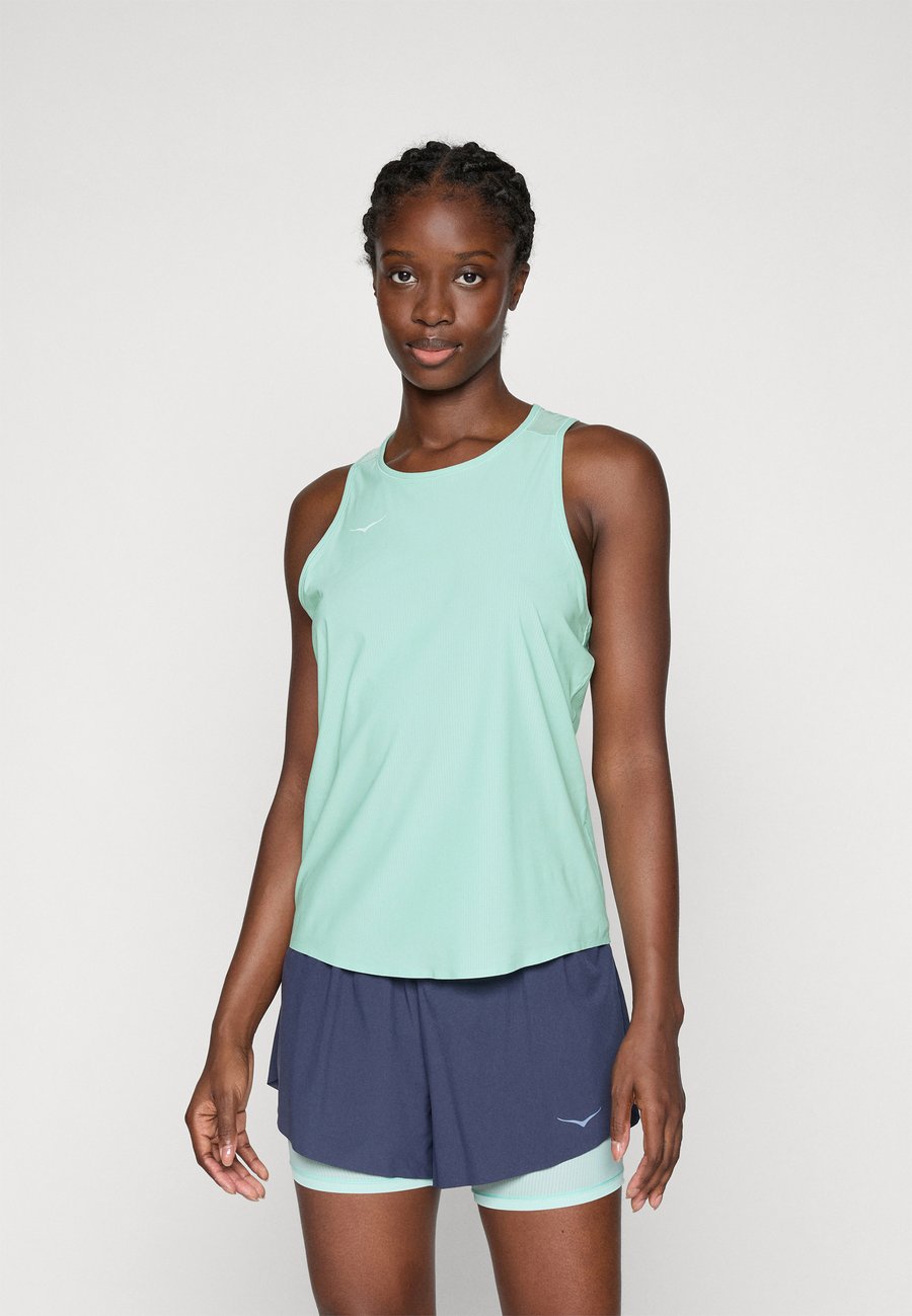 Топ HOKA AIROLITE TANK, Jadeite/Light Blue
Топ HOKA AIROLITE TANK, Jadeite/Light Blue